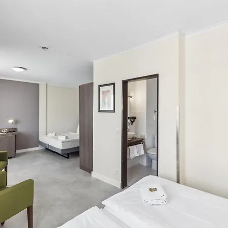 מלון Cityhotel Amadeus 3*