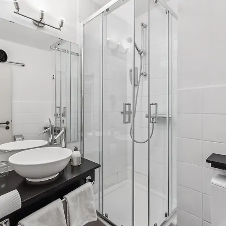 Cityhotel Amadeus מלון