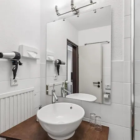 Cityhotel Amadeus מלון 3*