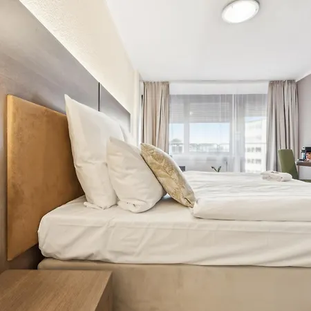 מלון Cityhotel Amadeus 3*