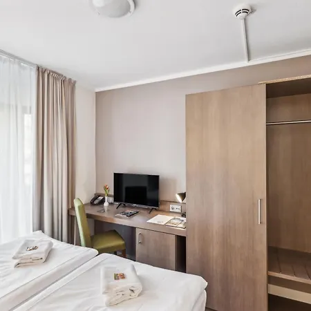 Cityhotel Amadeus 3* מונסטר