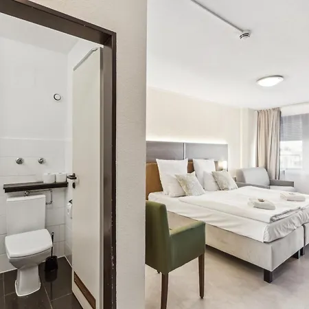 Cityhotel Amadeus 3*