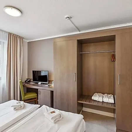 Cityhotel Amadeus Hotell 3*