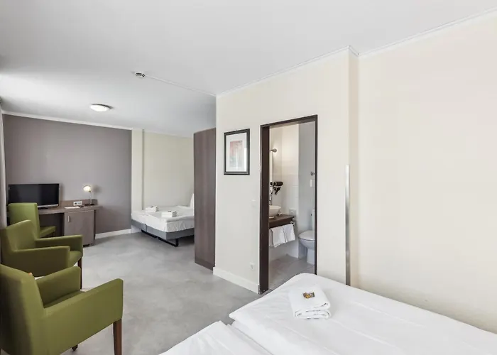 מלון Cityhotel Amadeus 3*