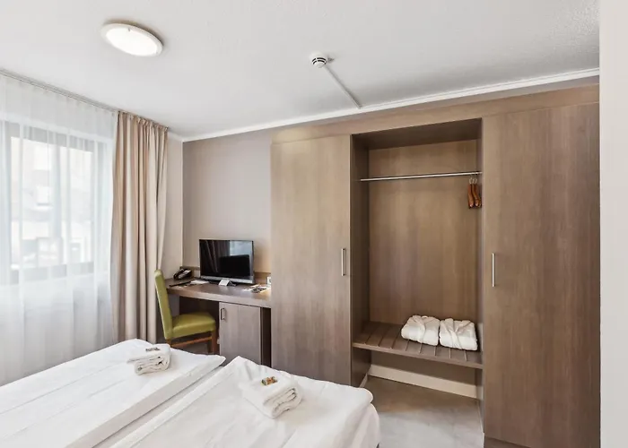 Cityhotel Amadeus מלון 3*