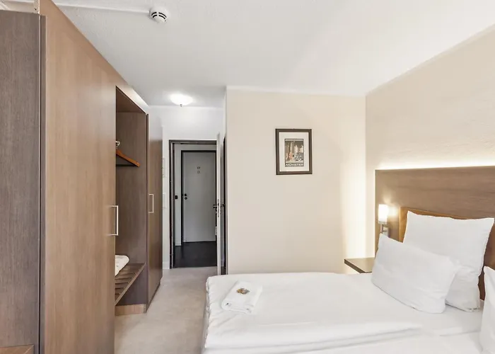 מלון Cityhotel Amadeus 3*